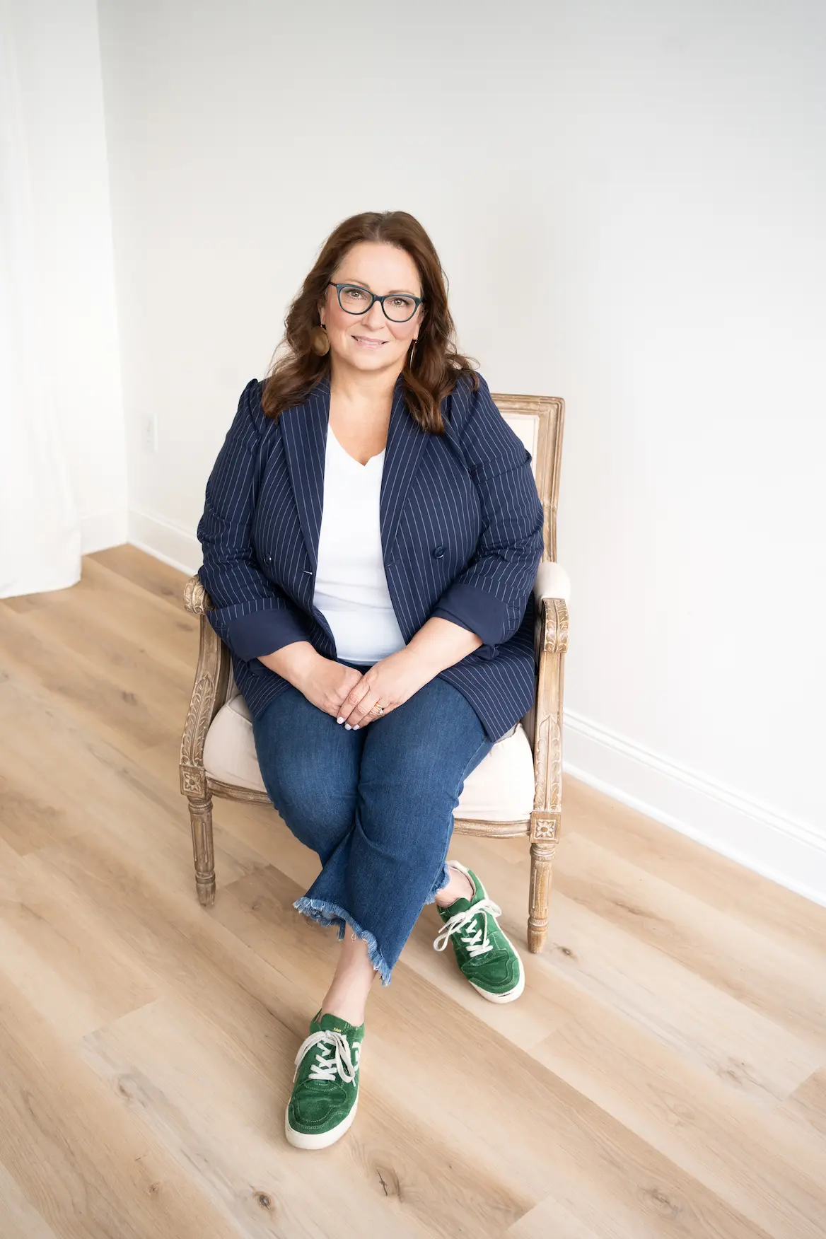 De Anna Morris seated